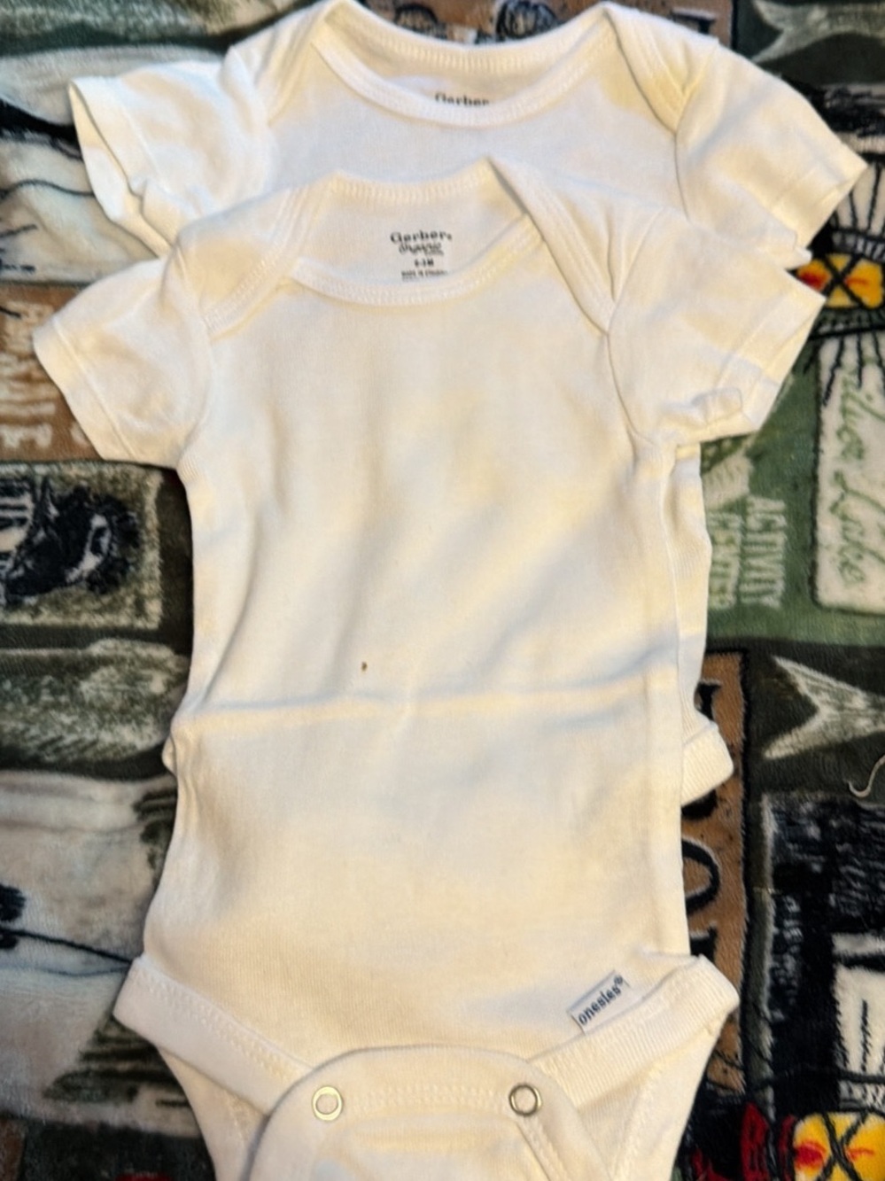 2 Gerber White Short Sleeve Baby Bodysuits Set